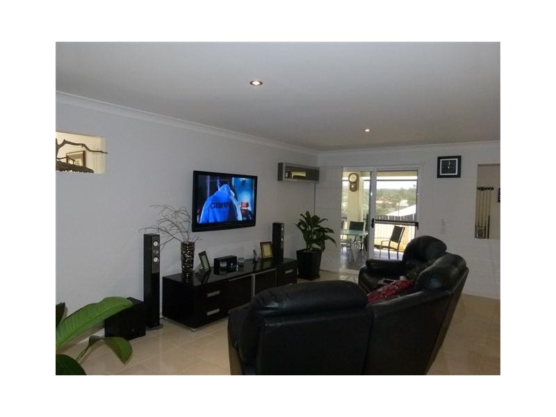 10 Kensington Drive, Cooroy QLD 4563