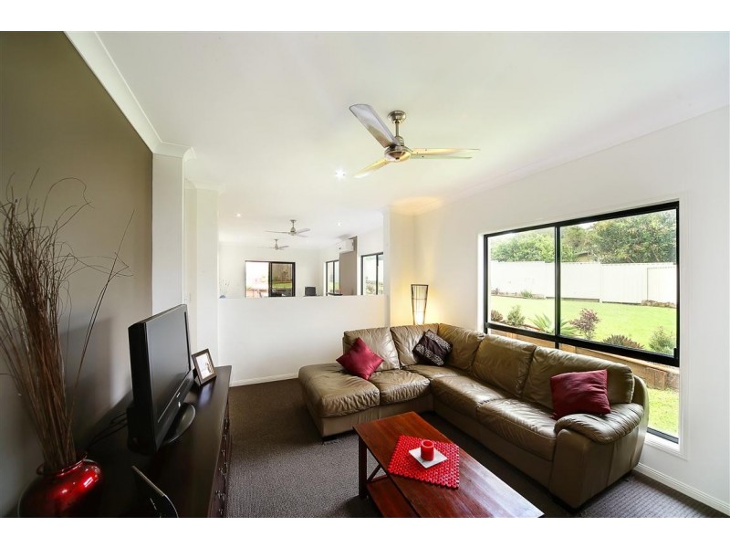7 Pinbarren Court, Cooroy QLD 4563