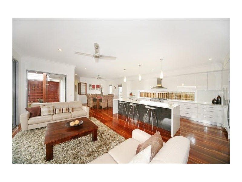 10 Straker Drive, Cooroy QLD 4563