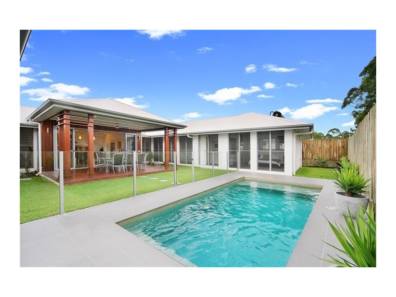10 Straker Drive, Cooroy QLD 4563
