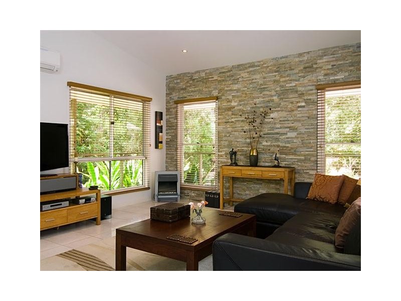 2 Palm Tree Court, Pomona QLD 4568