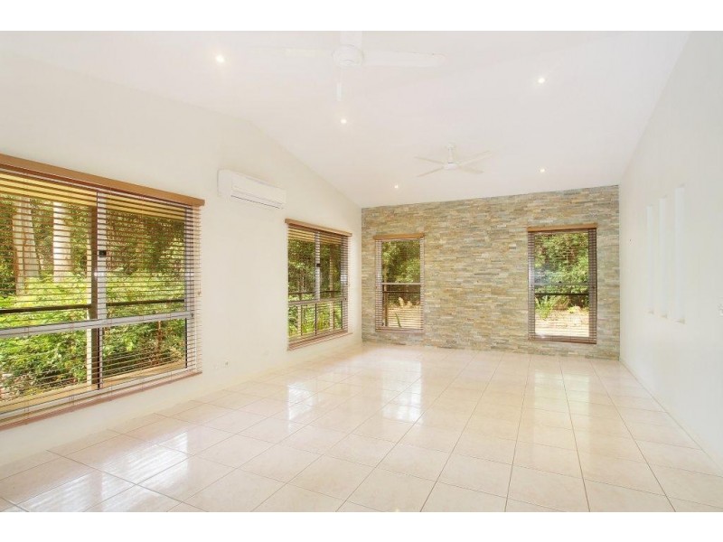 2 Palm Tree Court, Pomona QLD 4568