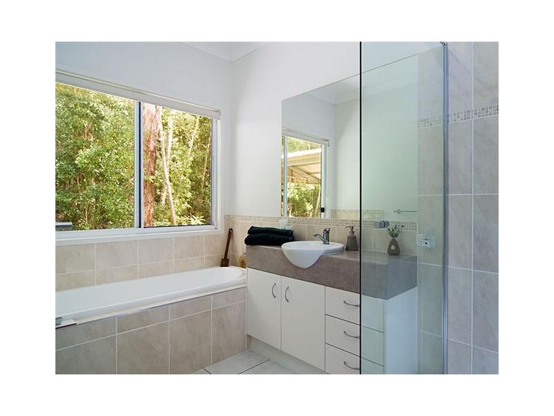2 Palm Tree Court, Pomona QLD 4568