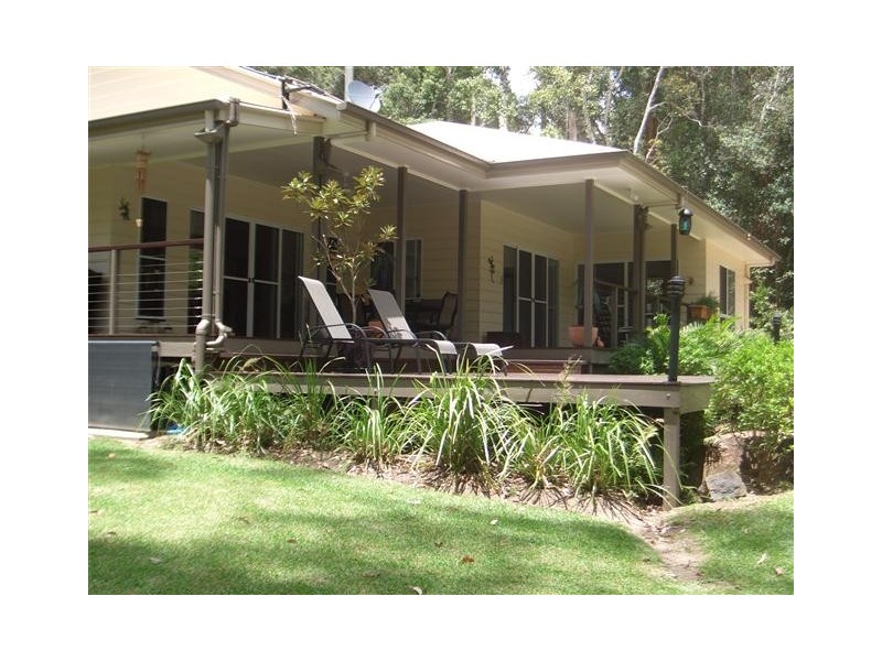 2 Palm Tree Court, Pomona QLD 4568