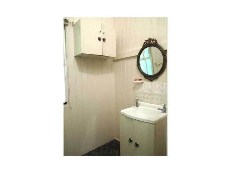 24 Queen Street, Cooran QLD 4569