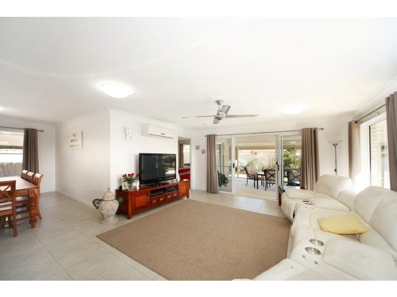 5 Oak Street, Cooroy QLD 4563