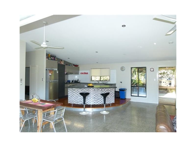 42 Black Mountain Rd, Cooroy QLD 4563