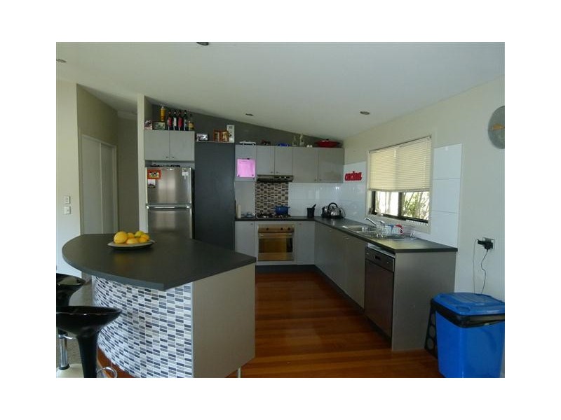 42 Black Mountain Rd, Cooroy QLD 4563