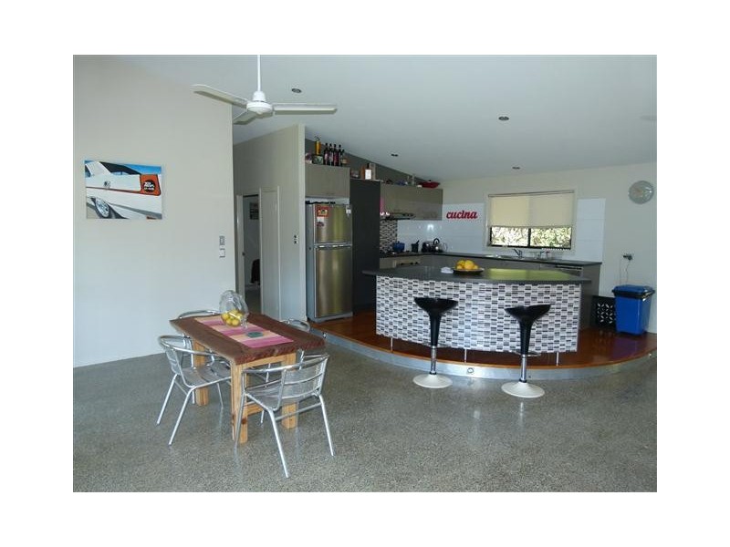 42 Black Mountain Rd, Cooroy QLD 4563