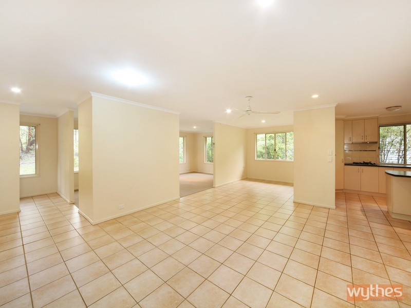 36 Mountain Street, Pomona QLD 4568