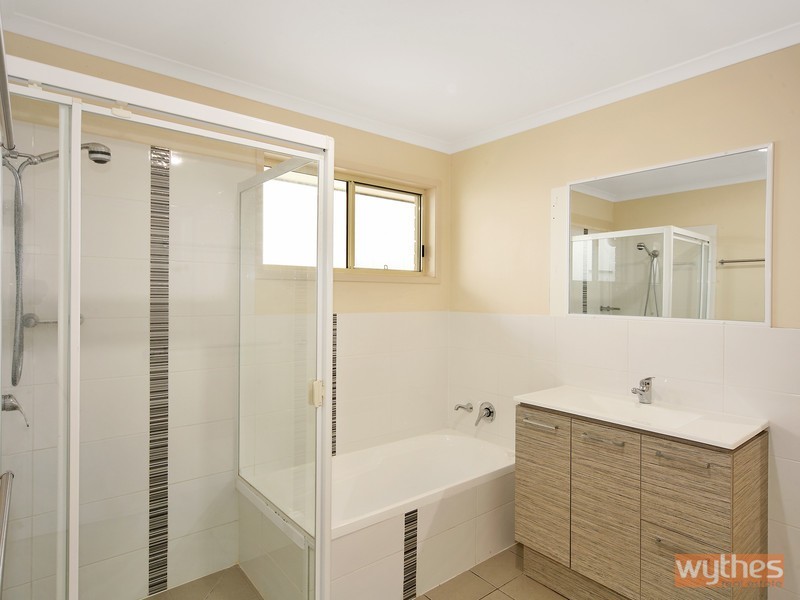 36 Mountain Street, Pomona QLD 4568