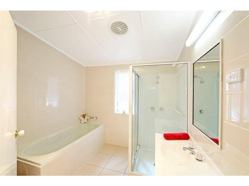 9 Railway Parade, Pomona QLD 4568