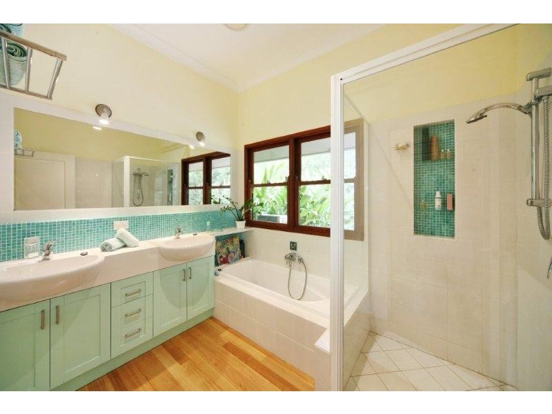 8 Campbells Road, Cootharaba QLD 4565