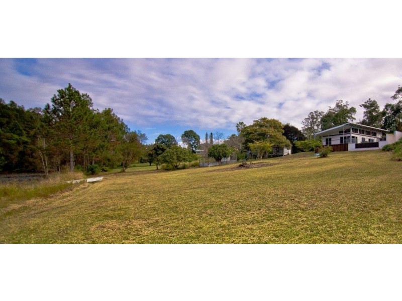 318 Lake Macdonald Drive, Lake Macdonald QLD 4563