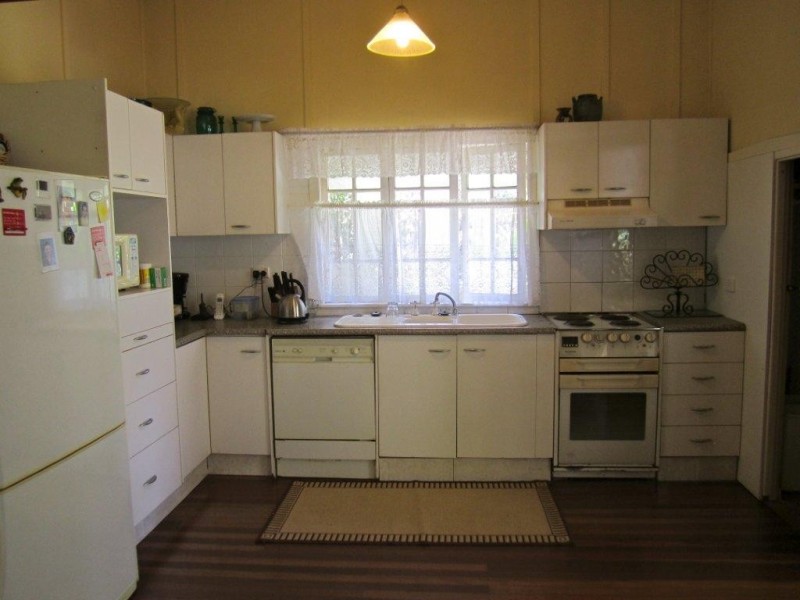 7 Railway Parade, Pomona QLD 4568