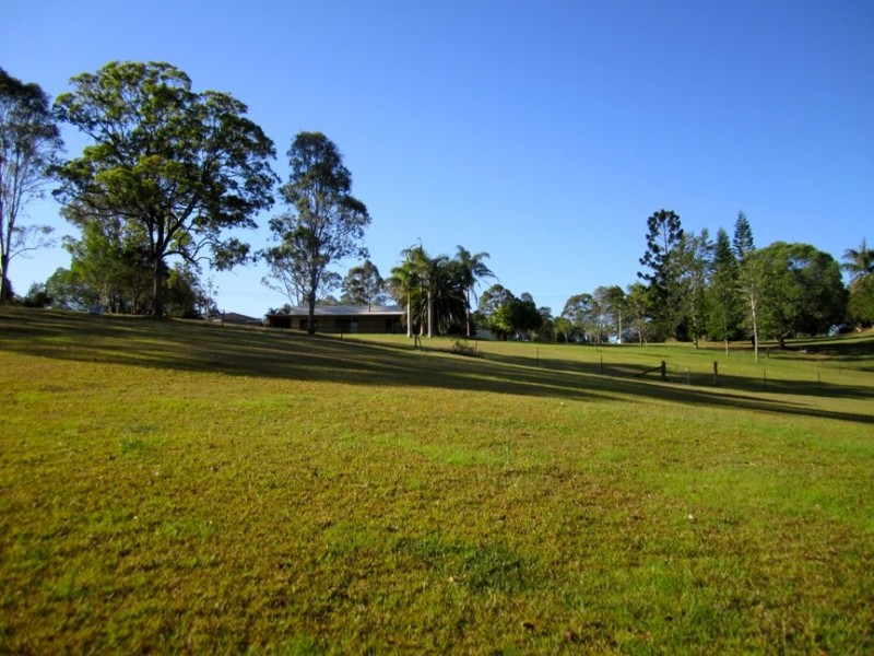 16 Mountain View Road, Pomona QLD 4568