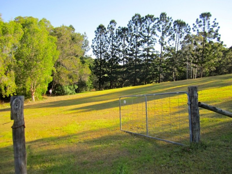 16 Mountain View Road, Pomona QLD 4568