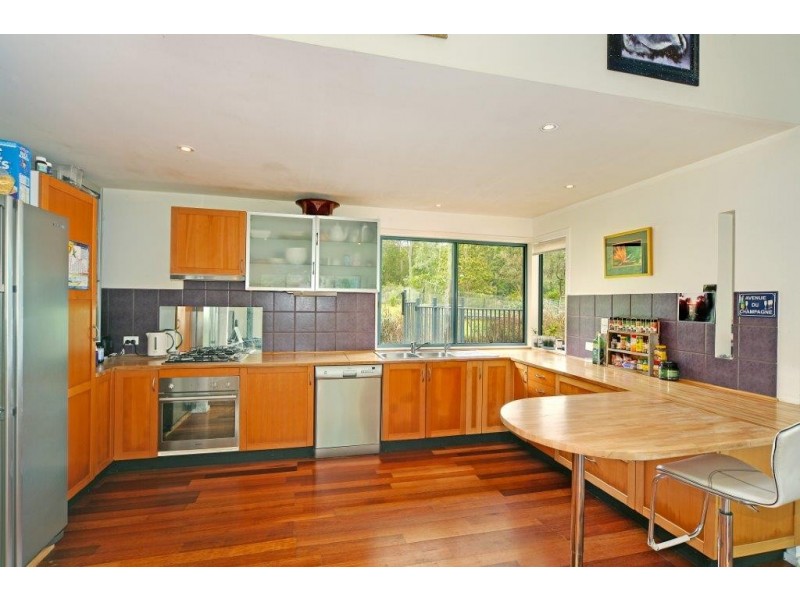 33 White Wood Court, Cooroy QLD 4563