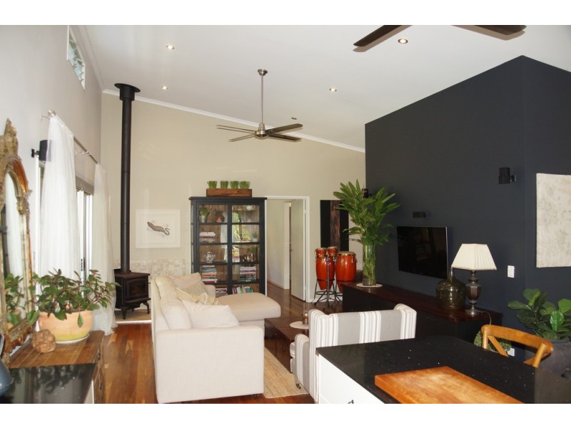 47 White Wood Court, Lake Macdonald QLD 4563