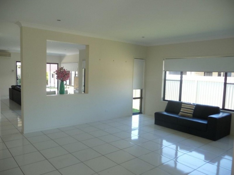 13 Oak Street, Cooroy QLD 4563