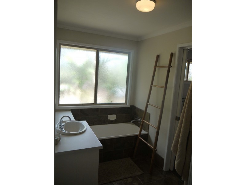 18 Royal Court, Cooran QLD 4569