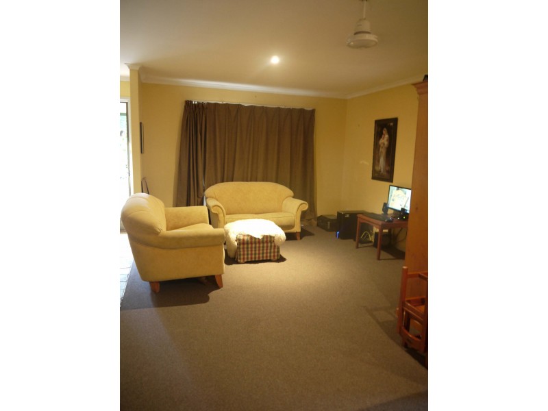 18 Royal Court, Cooran QLD 4569