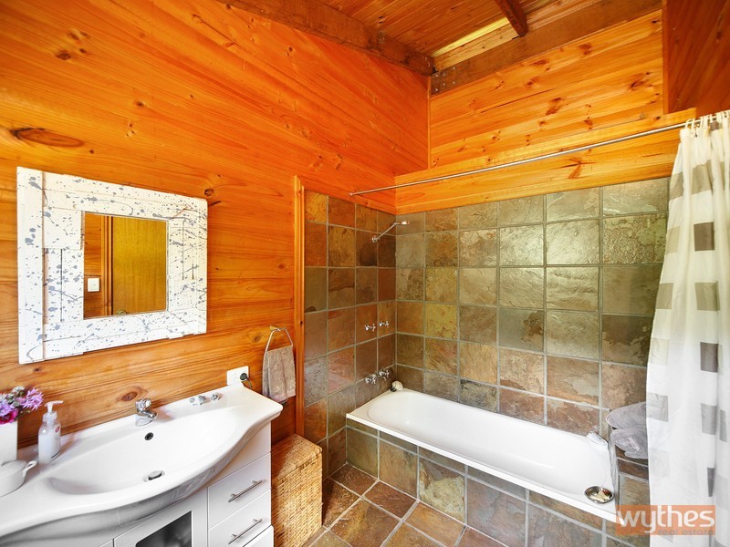 301 Tablelands Road, Cooran QLD 4569