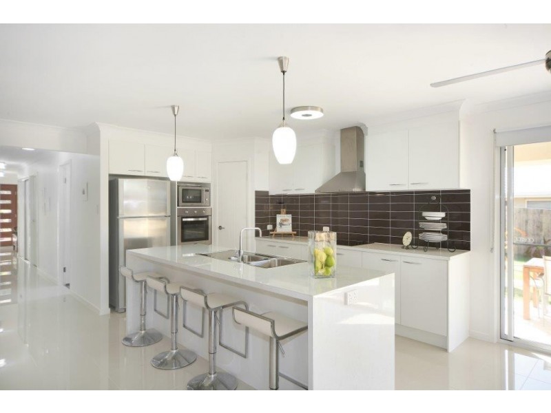 60 Sea Eagle Drive, Noosaville QLD 4566