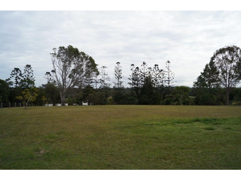 203 Lake MacDonald Drive, Lake Macdonald QLD 4563