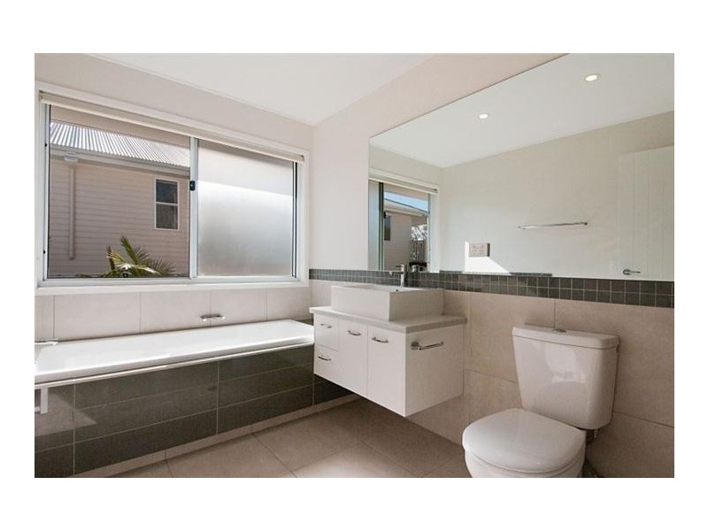 2/3A Kauri Street, Cooroy QLD 4563
