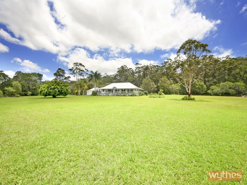 32 Hamilton Road, Lake Macdonald QLD 4563