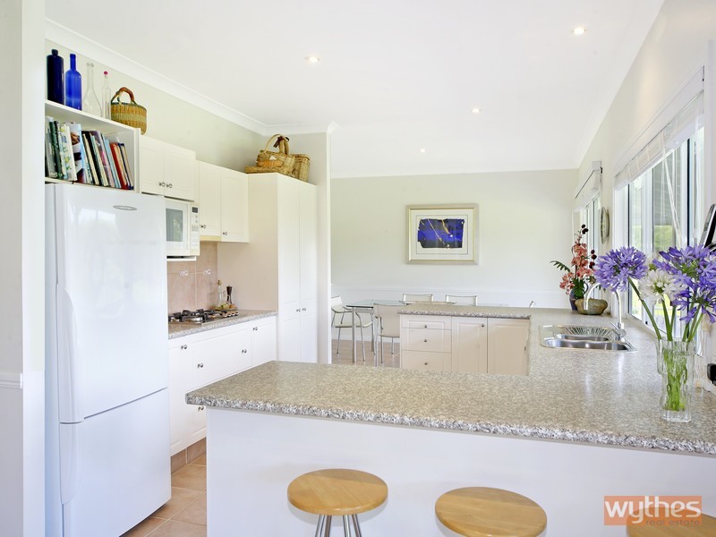 32 Hamilton Road, Lake Macdonald QLD 4563
