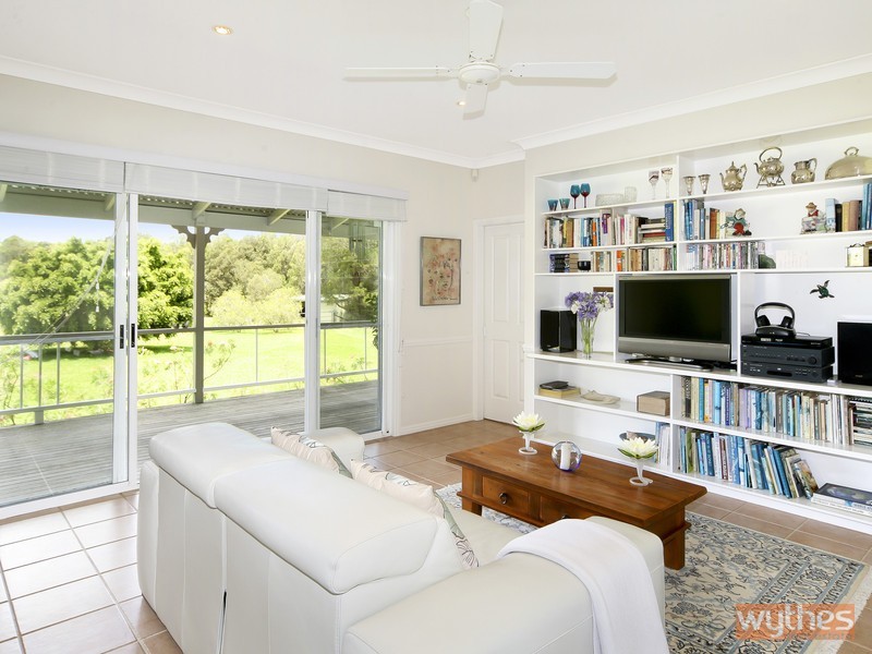 32 Hamilton Road, Lake Macdonald QLD 4563