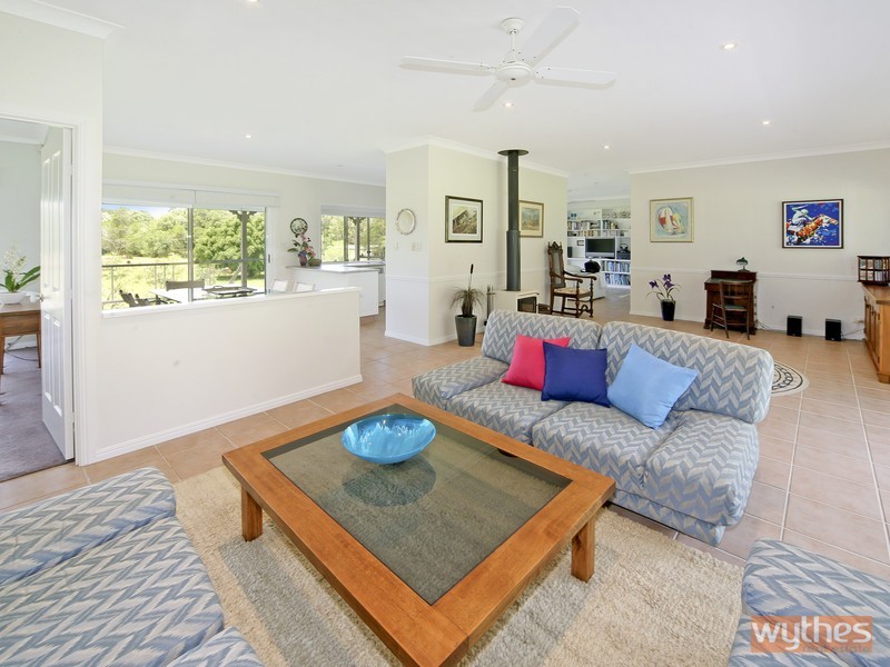 32 Hamilton Road, Lake Macdonald QLD 4563