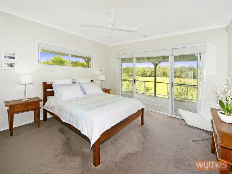 32 Hamilton Road, Lake Macdonald QLD 4563