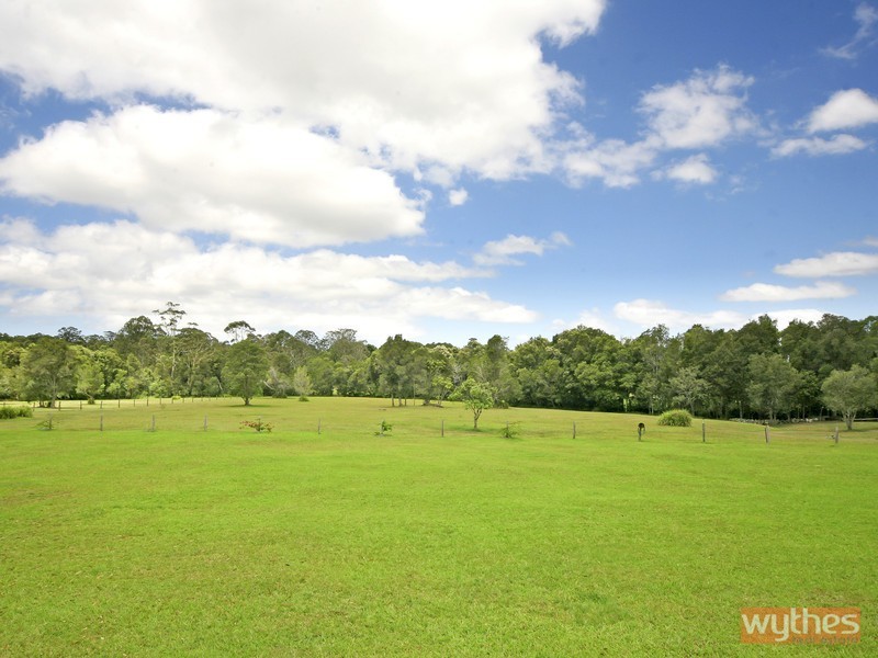 32 Hamilton Road, Lake Macdonald QLD 4563