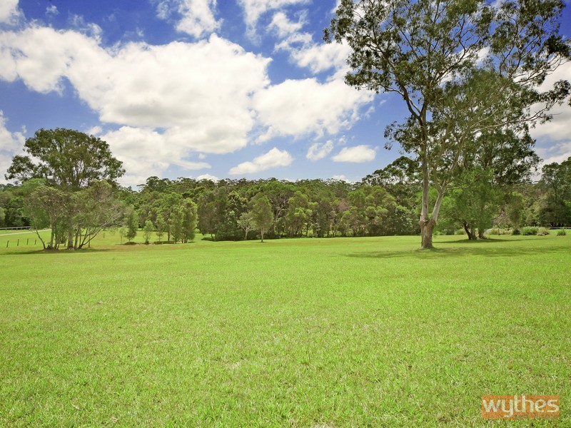 32 Hamilton Road, Lake Macdonald QLD 4563