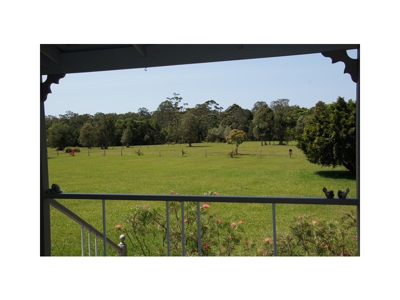 32 Hamilton Road, Lake Macdonald QLD 4563