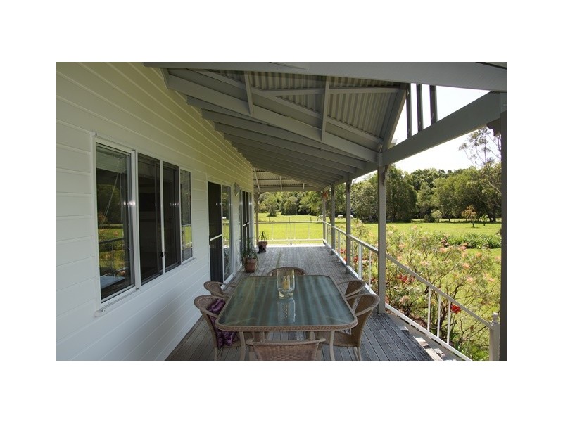32 Hamilton Road, Lake Macdonald QLD 4563