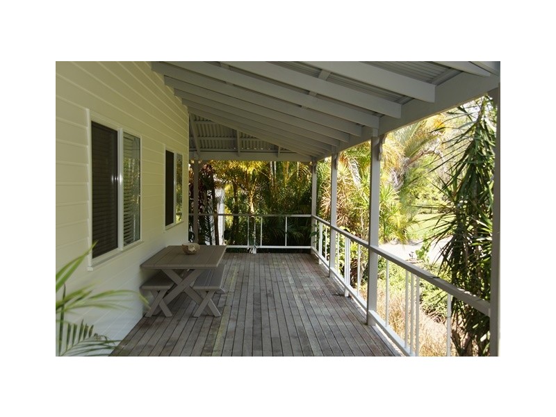 32 Hamilton Road, Lake Macdonald QLD 4563