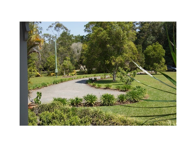 32 Hamilton Road, Lake Macdonald QLD 4563