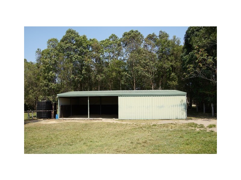 32 Hamilton Road, Lake Macdonald QLD 4563