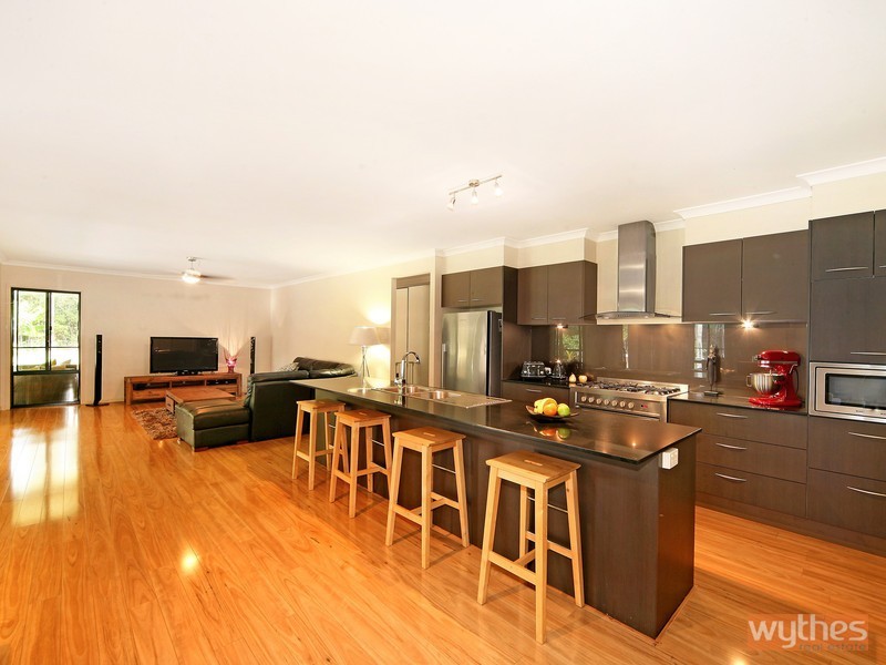 1 Palm Tree Court, Pomona QLD 4568