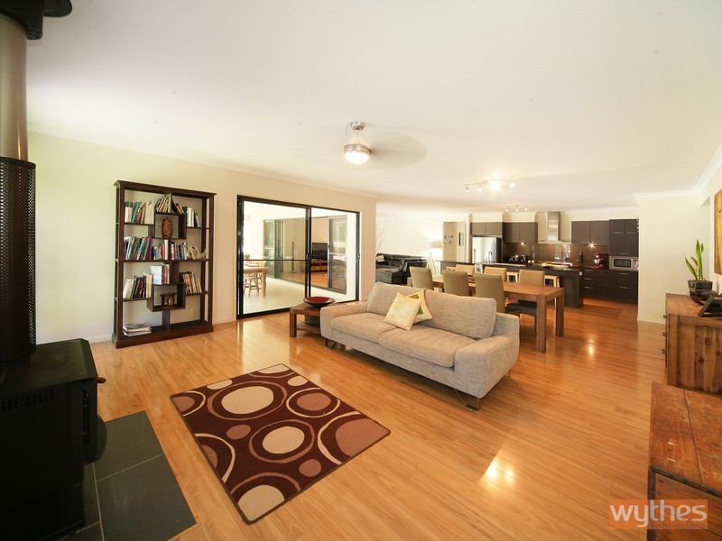 1 Palm Tree Court, Pomona QLD 4568