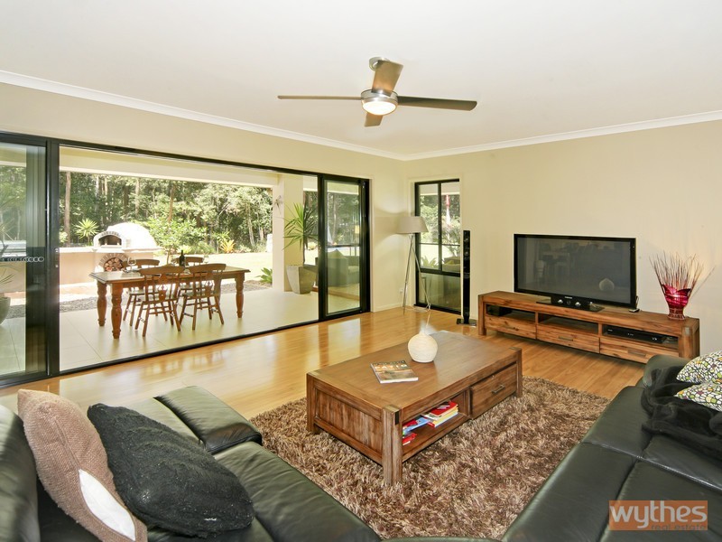 1 Palm Tree Court, Pomona QLD 4568