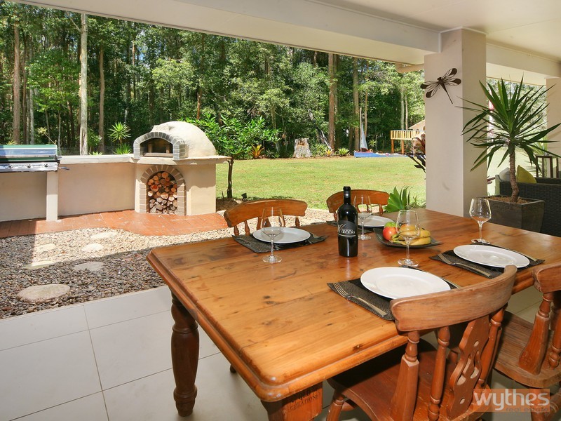 1 Palm Tree Court, Pomona QLD 4568