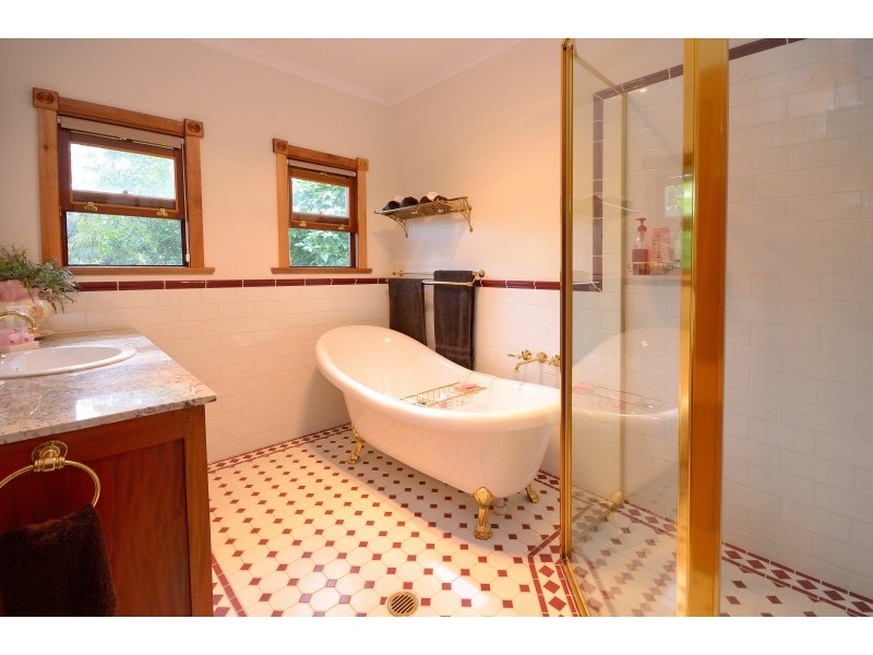 10 Flooded Gum Place, Black Mountain QLD 4563