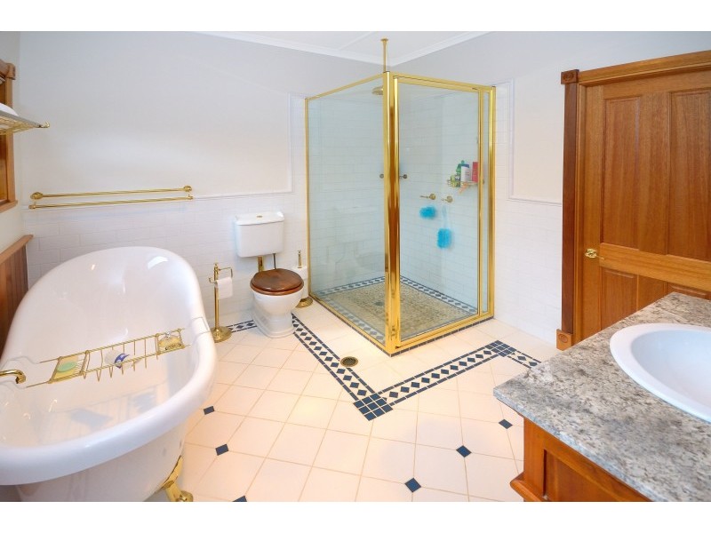 10 Flooded Gum Place, Black Mountain QLD 4563