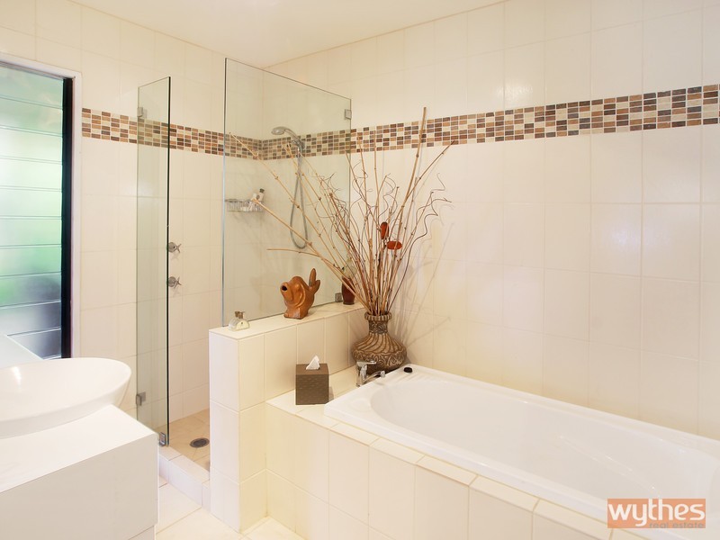 19 Roberts Drive, Cooroy QLD 4563