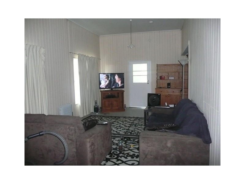 38 – 40 Main Street, Kin Kin QLD 4571